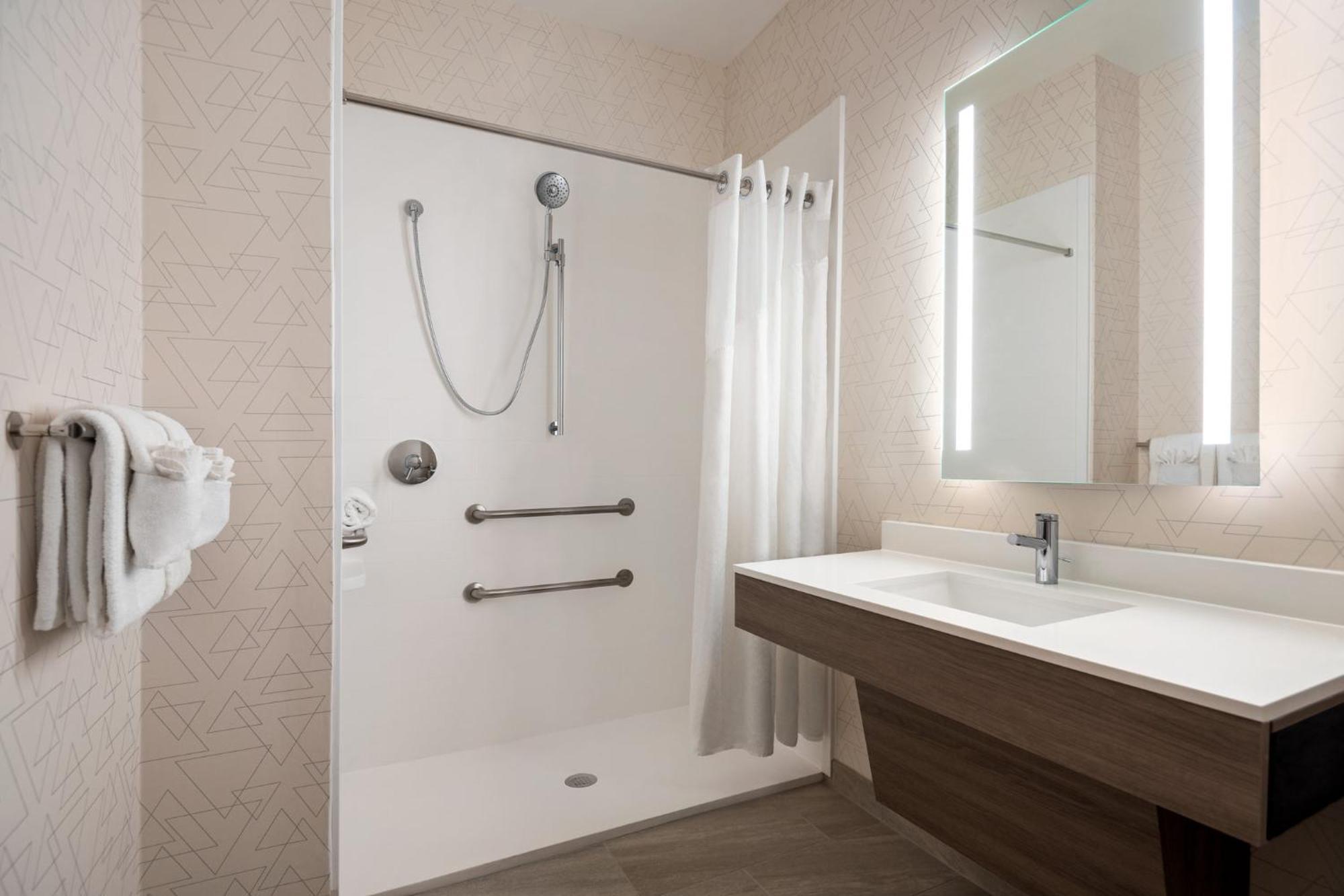 Holiday Inn Express & Suites Mobile West I-10 By Ihg Тилманс-Корнер Экстерьер фото