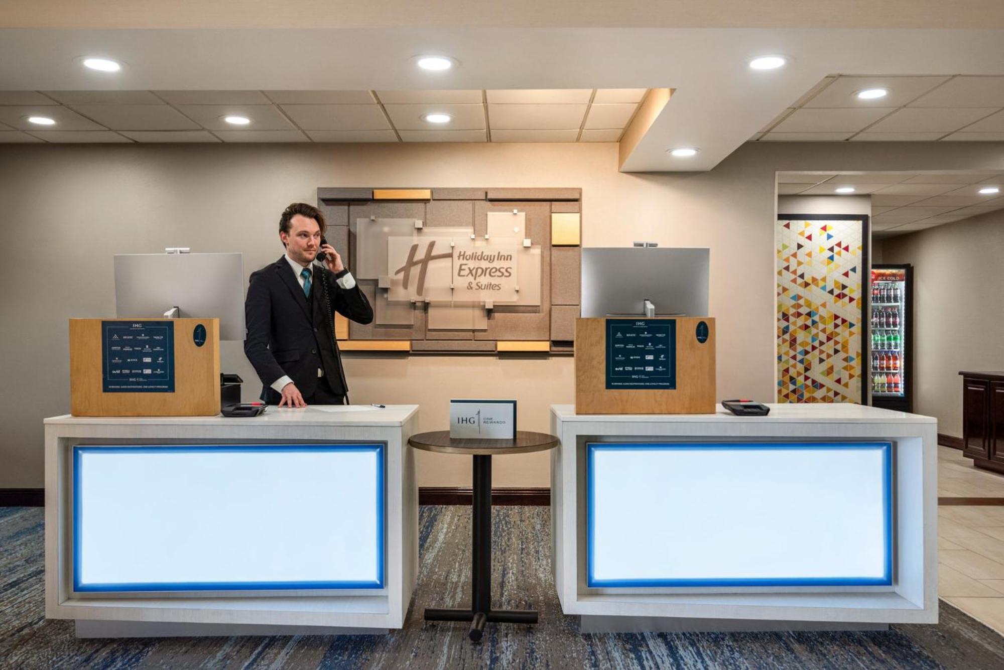 Holiday Inn Express & Suites Mobile West I-10 By Ihg Тилманс-Корнер Экстерьер фото