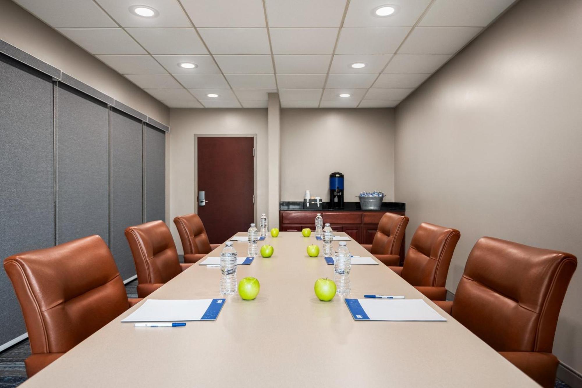 Holiday Inn Express & Suites Mobile West I-10 By Ihg Тилманс-Корнер Экстерьер фото