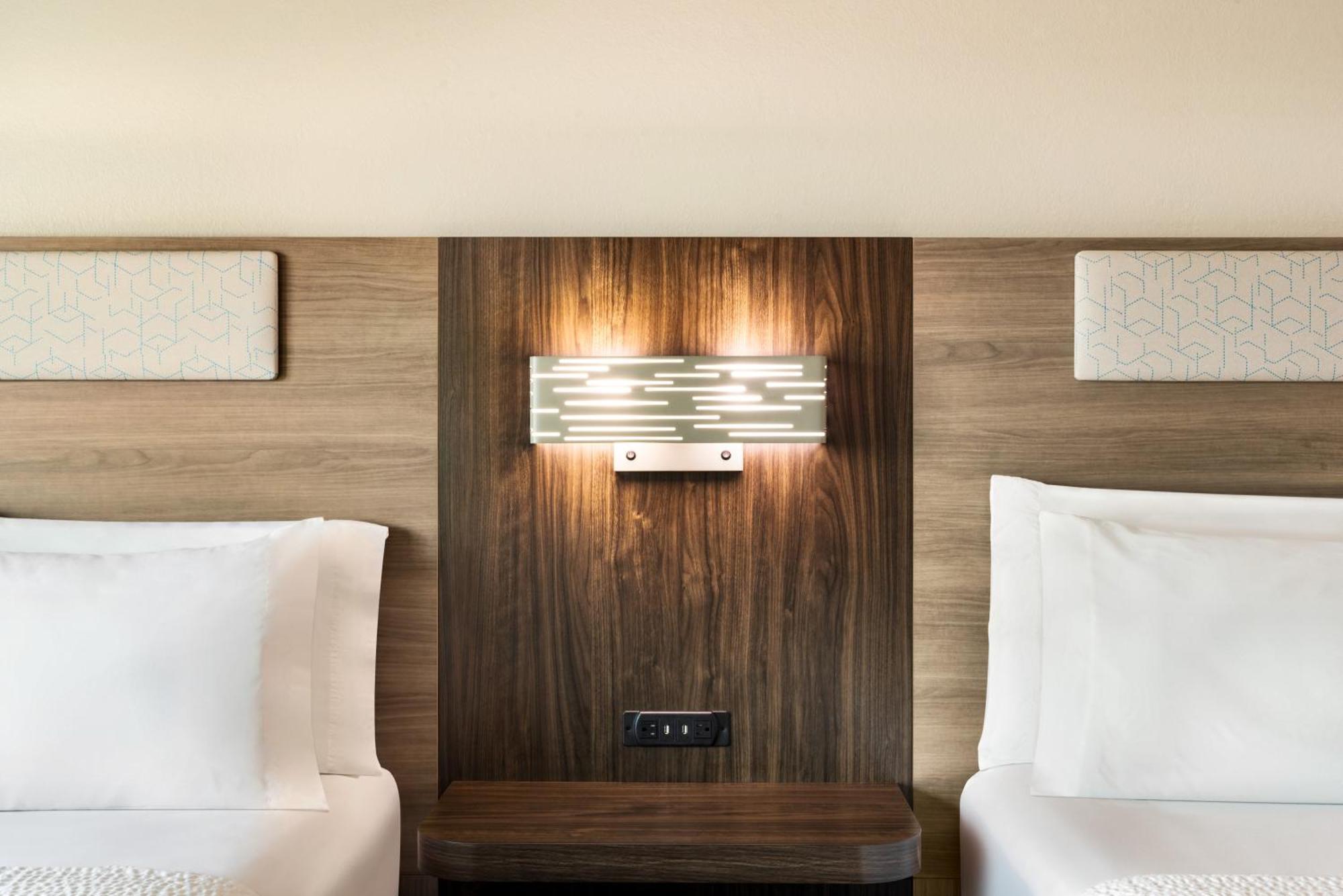 Holiday Inn Express & Suites Mobile West I-10 By Ihg Тилманс-Корнер Экстерьер фото